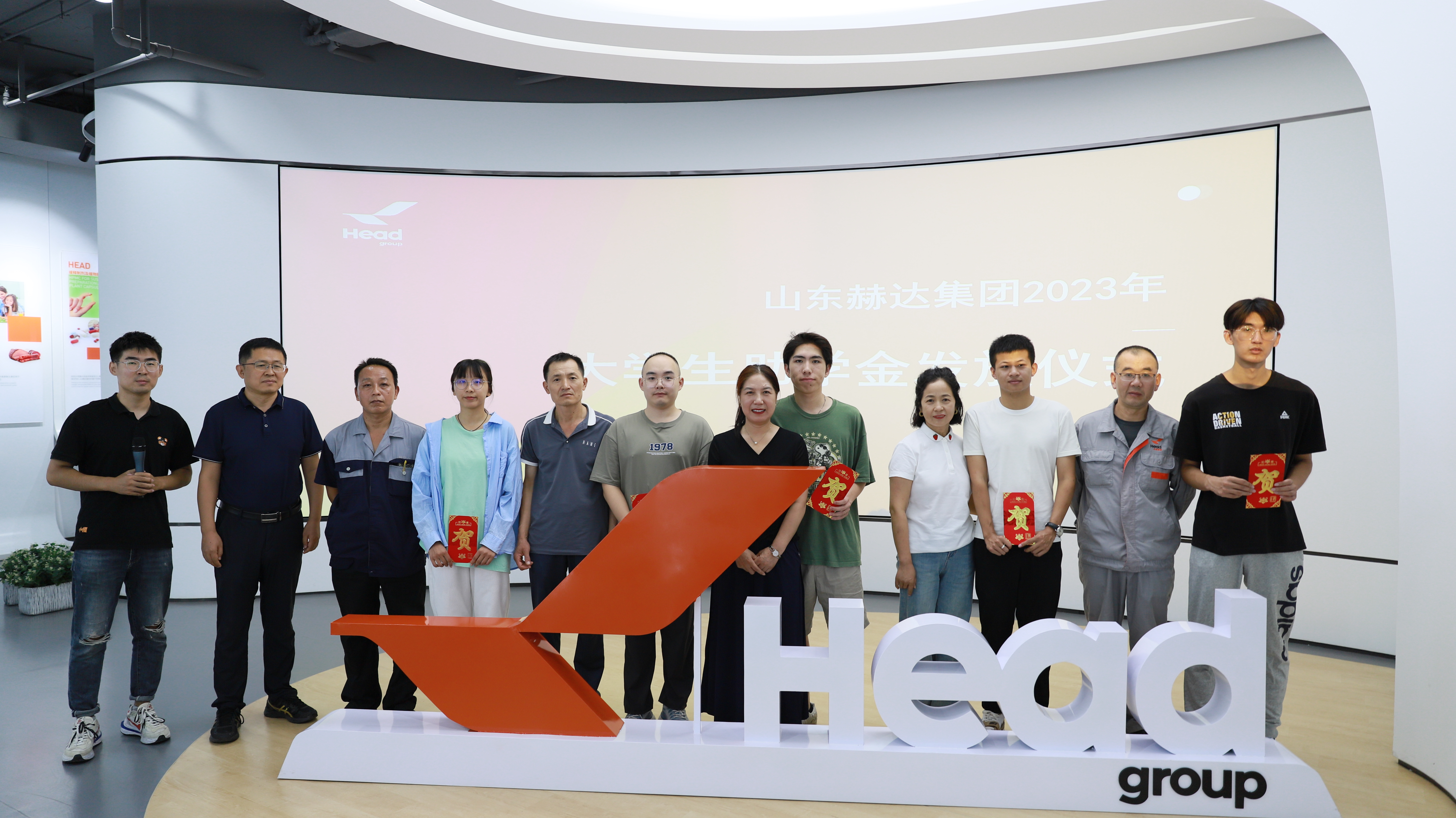 9U(中国)一站式服务平台集团2023年大学生助学金发放仪式圆满举行！