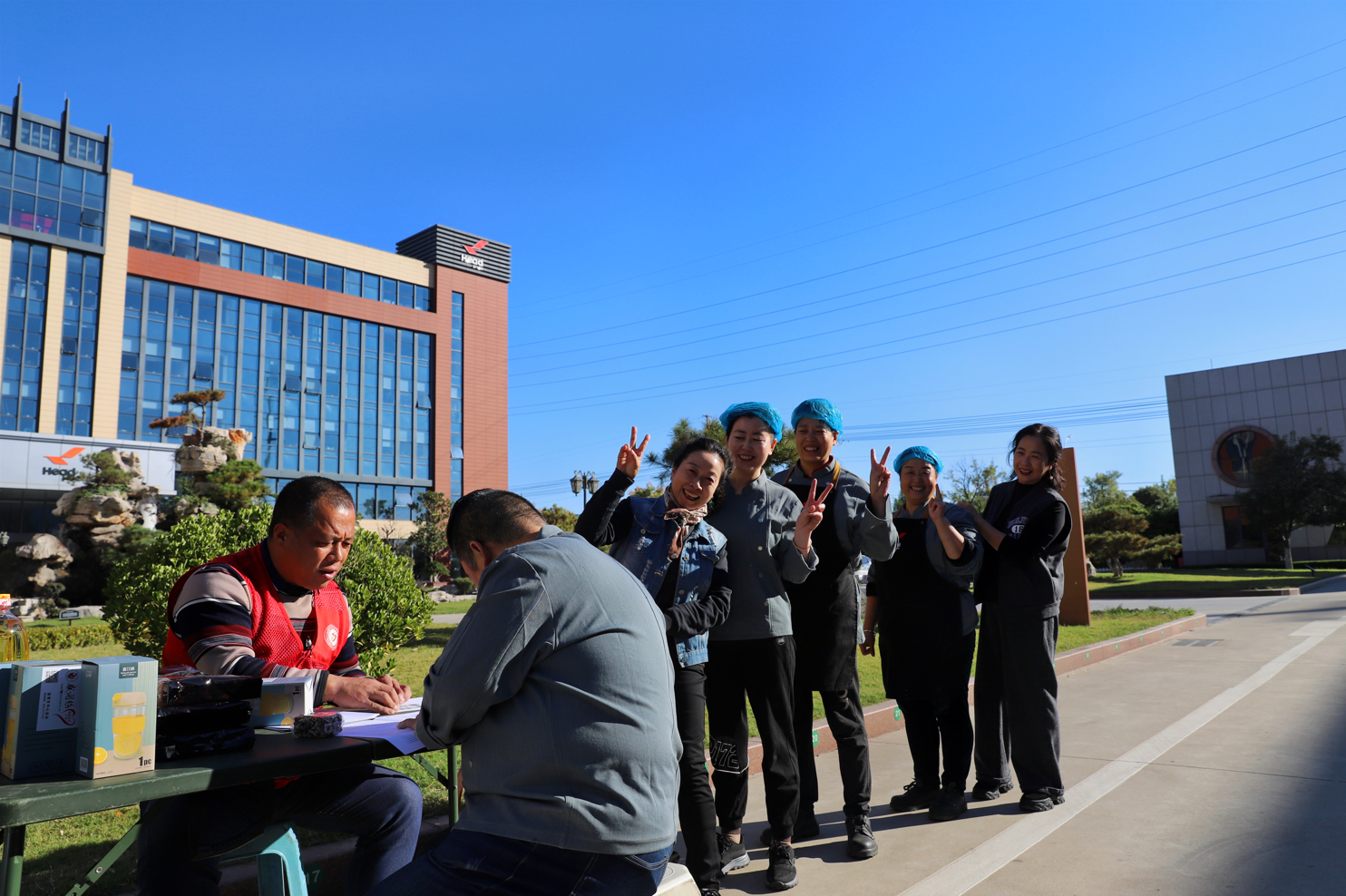 奉献青春热血 践行企业担当——9U(中国)一站式服务平台集团组织开展无偿献血活动