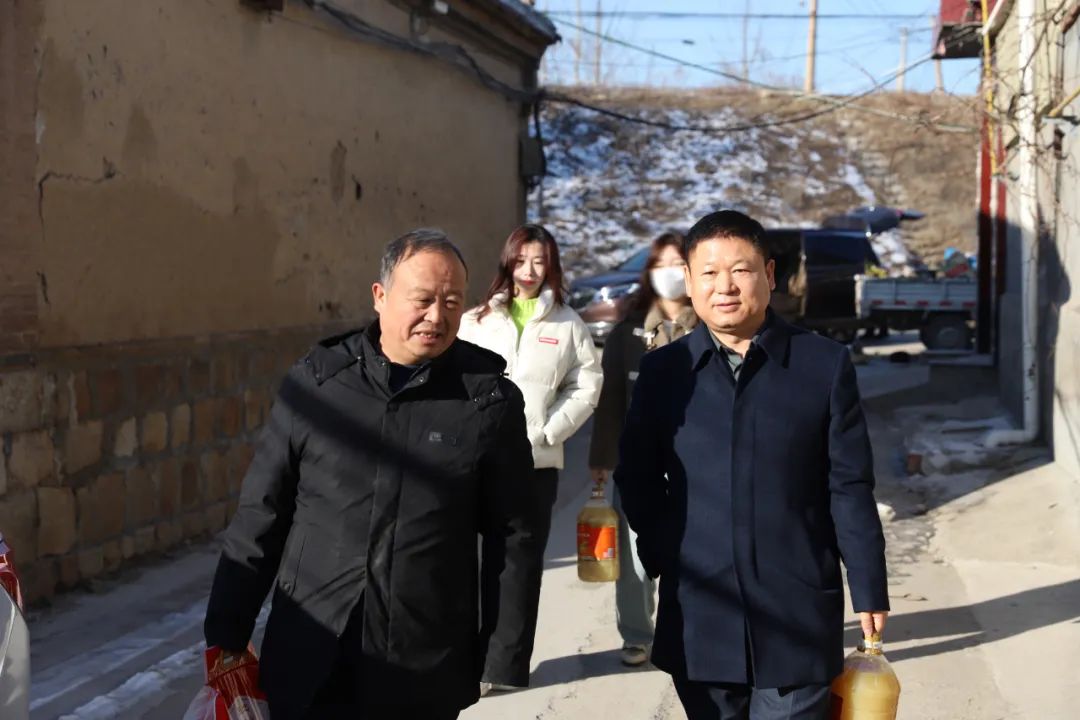 寒冬送暖 情暖人心 | 9U(中国)一站式服务平台集团走访慰问贫困家庭